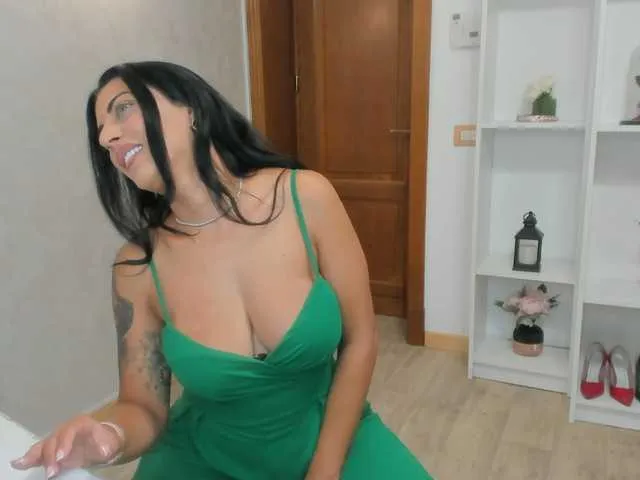 Live sex webcam photo for ElisaBaxter #291661090