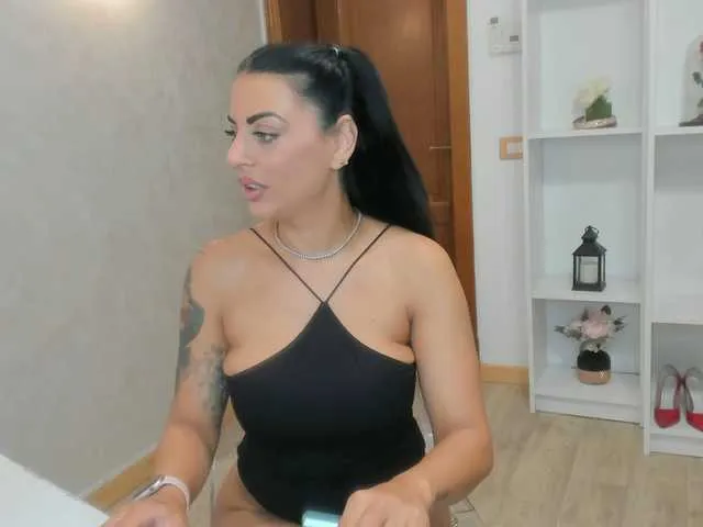 Live sex webcam photo for ElisaBaxter #291789338