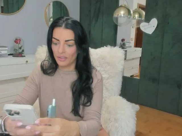 Live sex webcam photo for ElisaBaxter #292194084