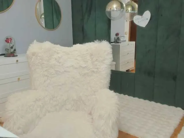 Live sex webcam photo for ElisaBaxter #292211975