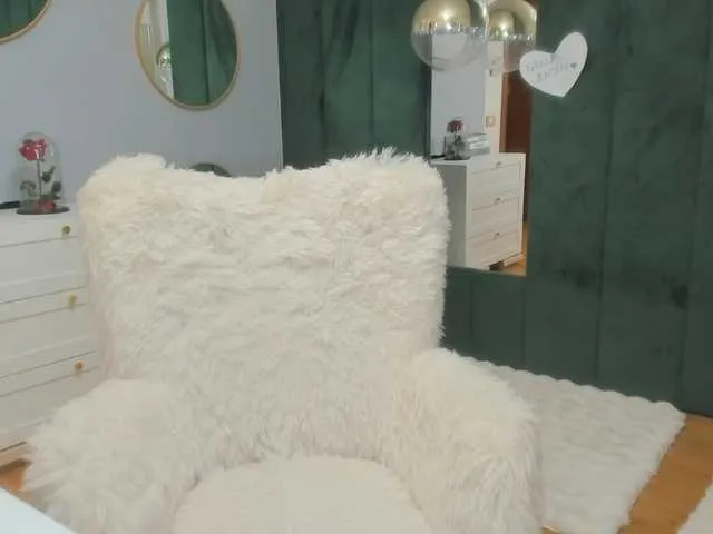 Live sex webcam photo for ElisaBaxter #292266966