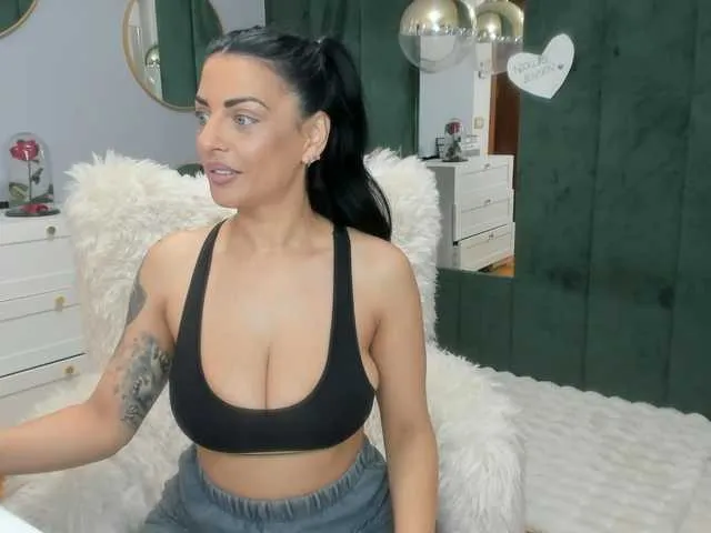 Live sex webcam photo for ElisaBaxter #292288250