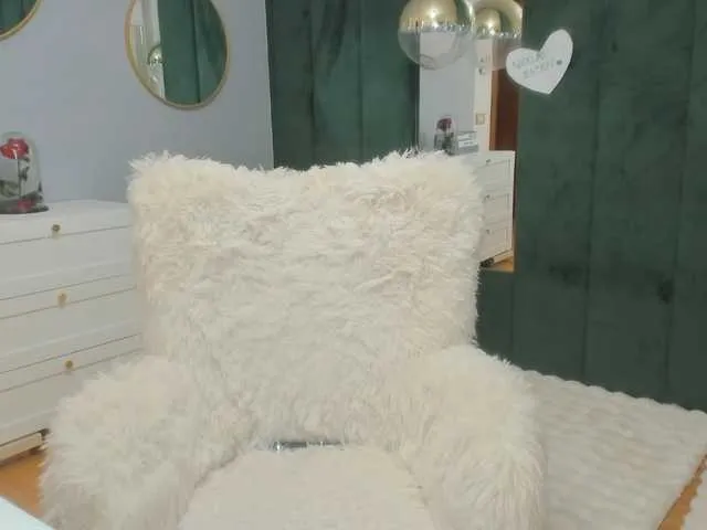 Live sex webcam photo for ElisaBaxter #292305891