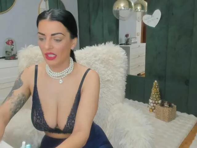 Live sex webcam photo for ElisaBaxter #292393091