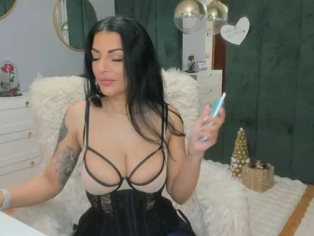 Live sex webcam photo for ElisaBaxter #292439073