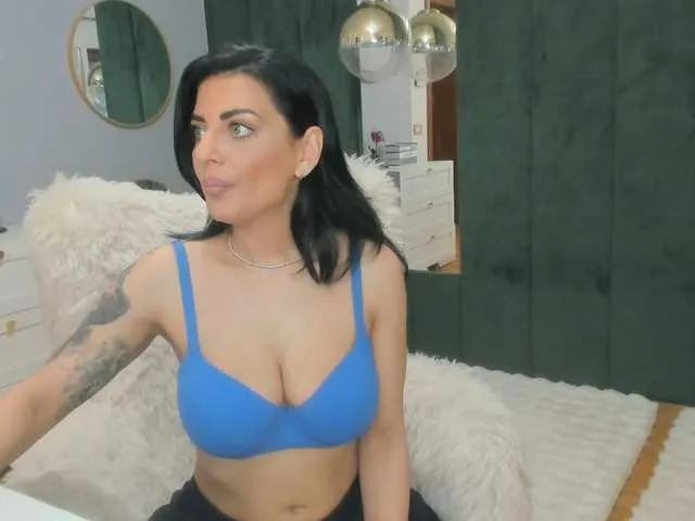 Live sex webcam photo for ElisaBaxter #292840542