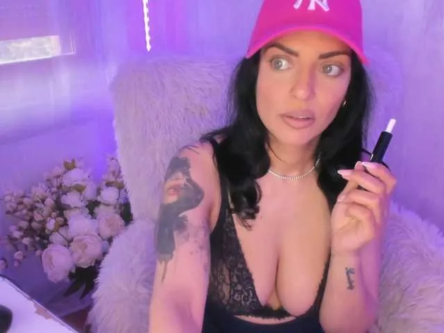 Live sex webcam photo for ElisaBaxter #293461249