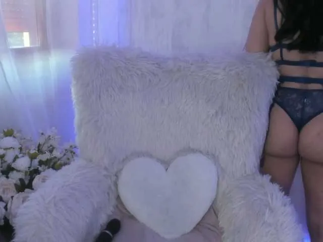 Live sex webcam photo for ElisaBaxter #293546874