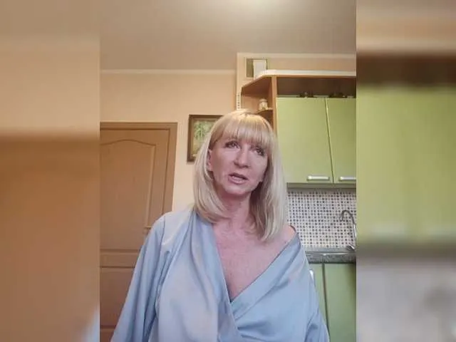 Live sex webcam photo for Elise52 #273701682