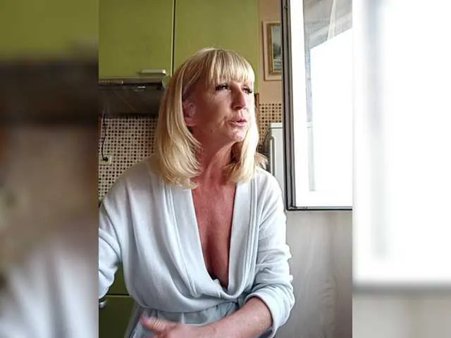 Live sex webcam photo for Elise52 #273897459