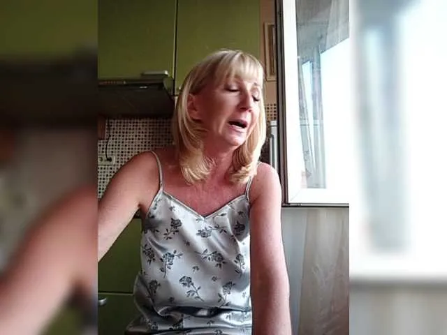 Live sex webcam photo for Elise52 #274056849