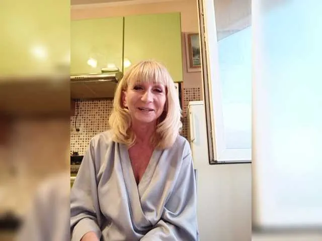 Live sex webcam photo for Elise52 #274260564