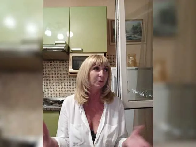 Live sex webcam photo for Elise52 #274495424