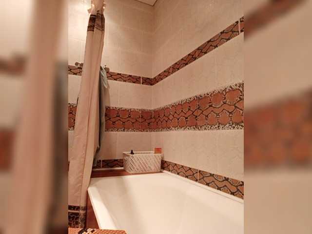 Live sex webcam photo for Elise52 #275632401