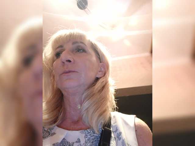 Live sex webcam photo for Elise52 #276067422