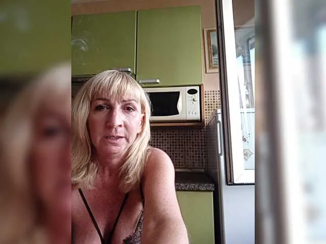 Live sex webcam photo for Elise52 #276080425