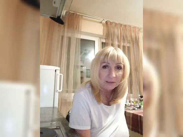 Live sex webcam photo for Elise52 #276573855