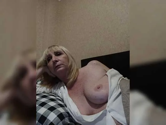 Live sex webcam photo for Elise52 #277066334