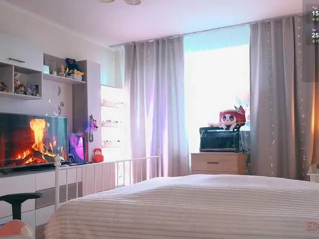 Live sex webcam photo for EliseJay #291453643