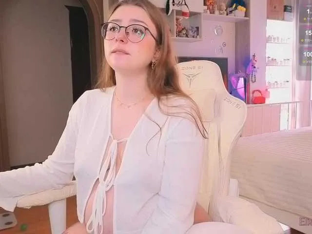 Live sex webcam photo for EliseJay #292195734