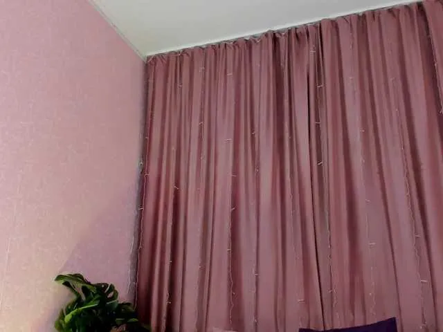 Live sex webcam photo for Elismiracle #290472966