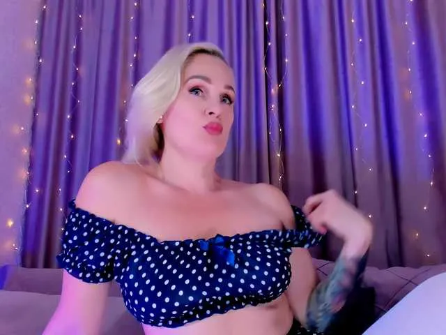 Live sex webcam photo for Elismiracle #291386130