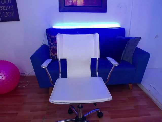 Live sex webcam photo for Elissareyes #271886166