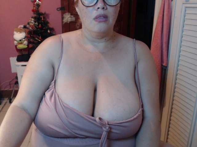 Live sex webcam photo for ElizabethTaylor8 #276876135