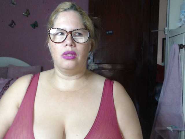 Live sex webcam photo for ElizabethTaylor8 #277303598