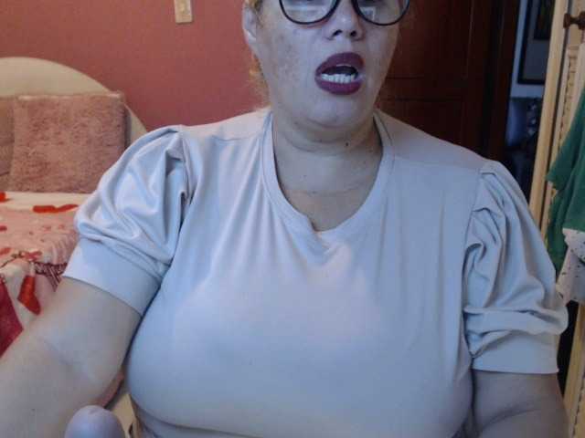 Live sex webcam photo for ElizabethTaylor8 #277690006