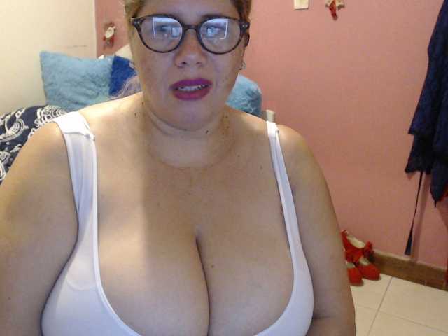 Live sex webcam photo for ElizabethTaylor8 #290176573