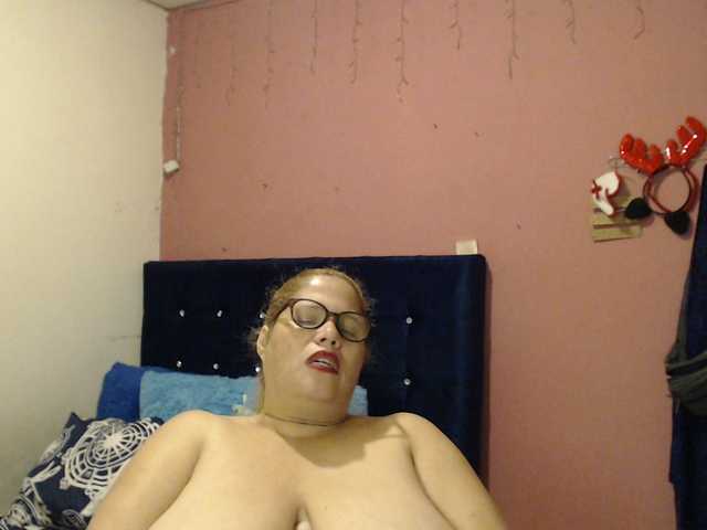 Live sex webcam photo for ElizabethTaylor8 #290661550