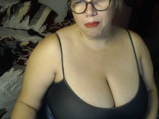 Live sex webcam photo for ElizabethTaylor8 #290990955