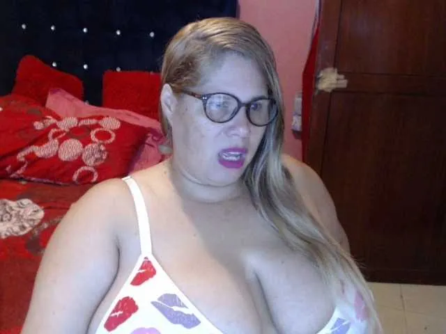 Live sex webcam photo for ElizabethTaylor8 #291825459