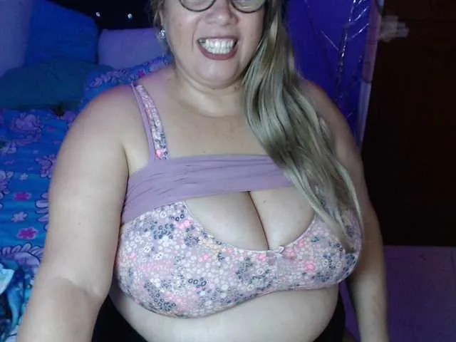 Live sex webcam photo for ElizabethTaylor8 #292251176