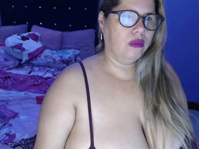 Live sex webcam photo for ElizabethTaylor8 #292344323