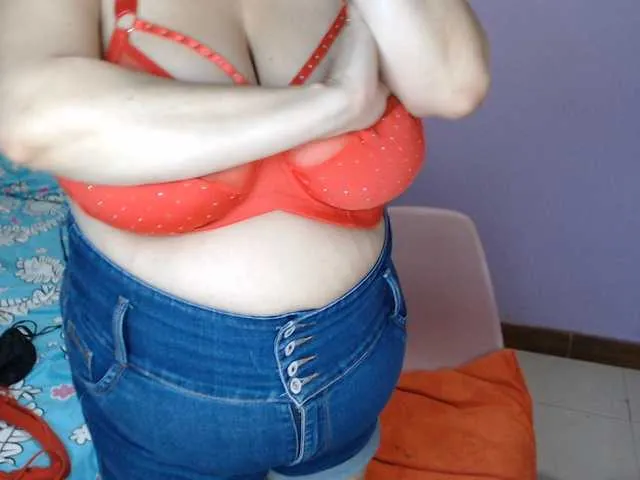 Live sex webcam photo for ElizabethTaylor8 #293737117