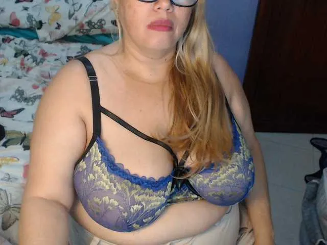 Live sex webcam photo for ElizabethTaylor8 #293864599