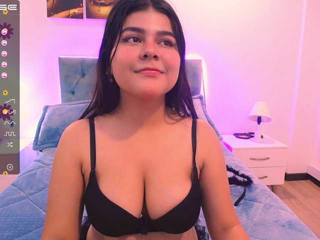 Live sex webcam photo for ElizzBetancur #272999342