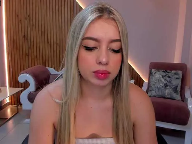 Live sex webcam photo for EllaClark #287991822