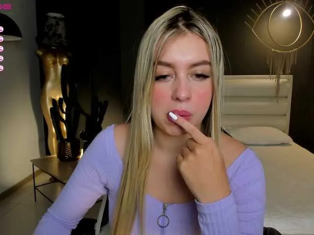 Live sex webcam photo for EllaClark #287991844