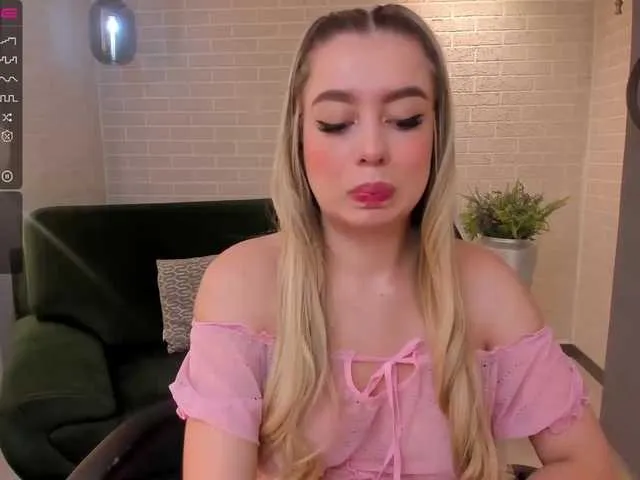 Live sex webcam photo for EllaClark #287991849