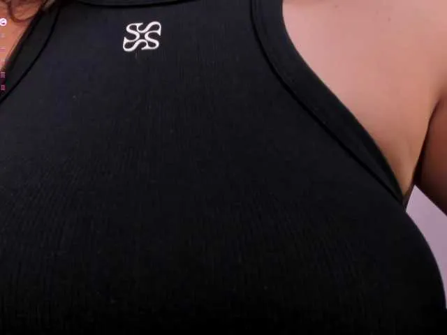 Live sex webcam photo for EllaClark #290378071