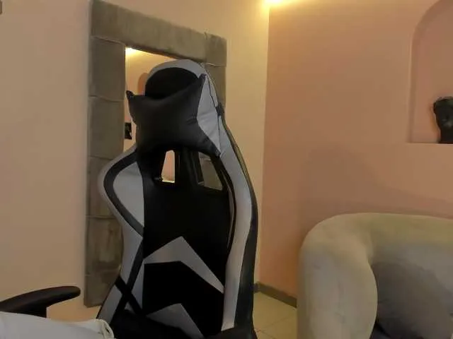 Live sex webcam photo for EllaClark #290992723