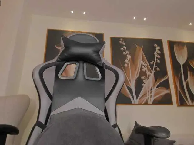 Live sex webcam photo for EllaClark #291087400