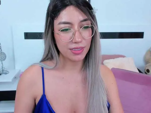 Live sex webcam photo for EllaDavs #290478592