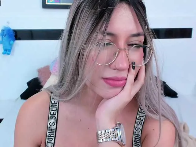 Live sex webcam photo for EllaDavs #290845207