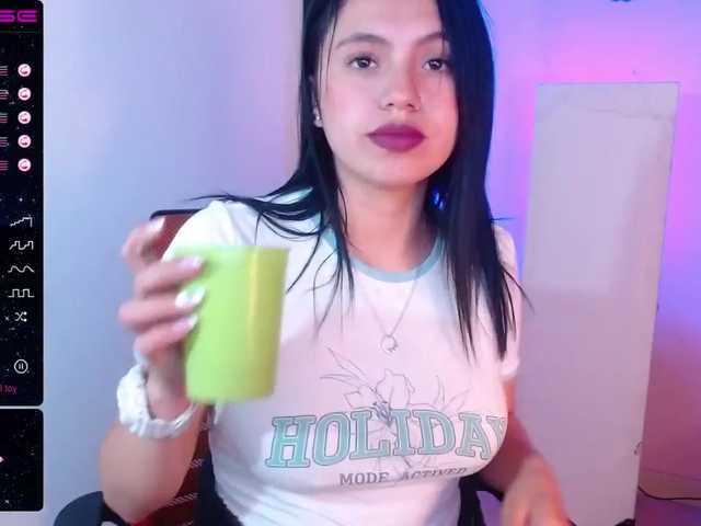 Live sex webcam photo for EllaKS #272340660