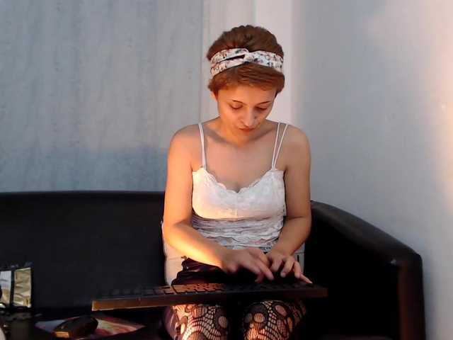 Live sex webcam photo for EllaRose29 #271794348