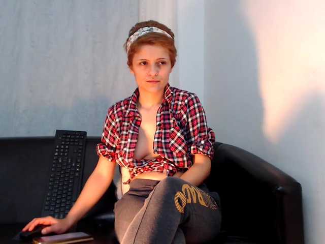 Live sex webcam photo for EllaRose29 #271844375